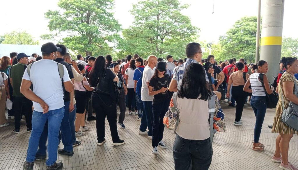 falta de buses Transmetro Soledad