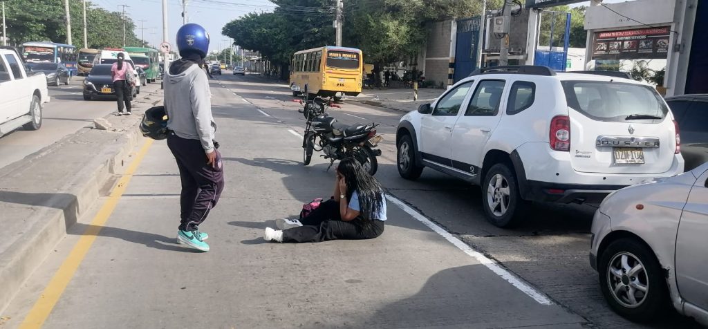 Accidente de tránsito en Vía 40 con calle 79 deja mujer herida en Barranquilla