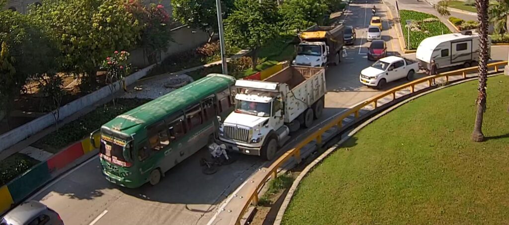 Accidente rotonda las flores