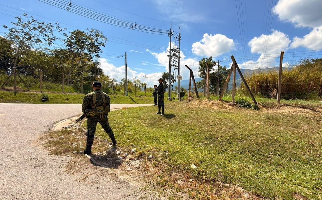 Autoridades retiran bandera del ELN en zona rural de Piedecuesta