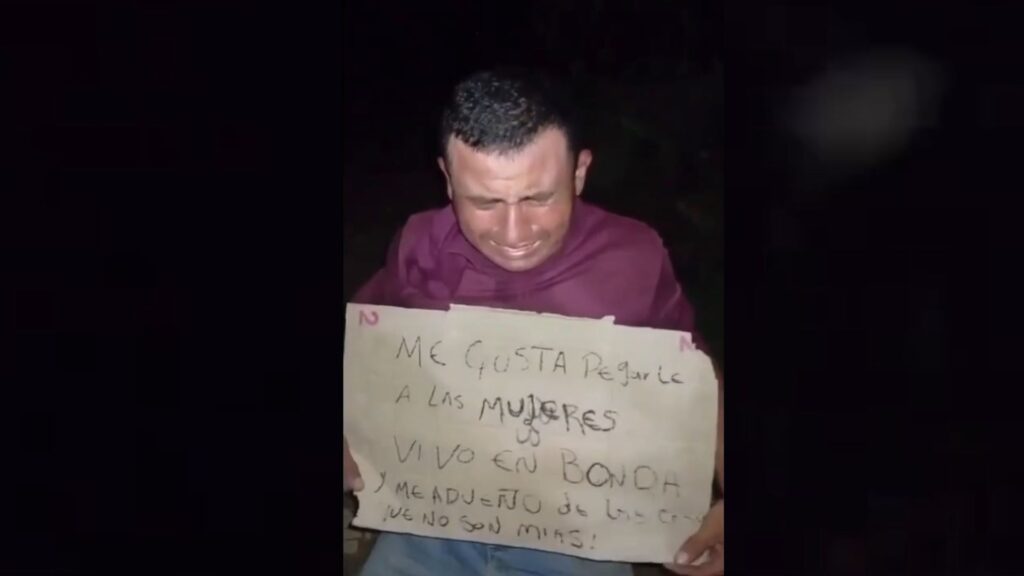 Hombre es expuesto en Santa Marta con señalamientos de agresión y robo