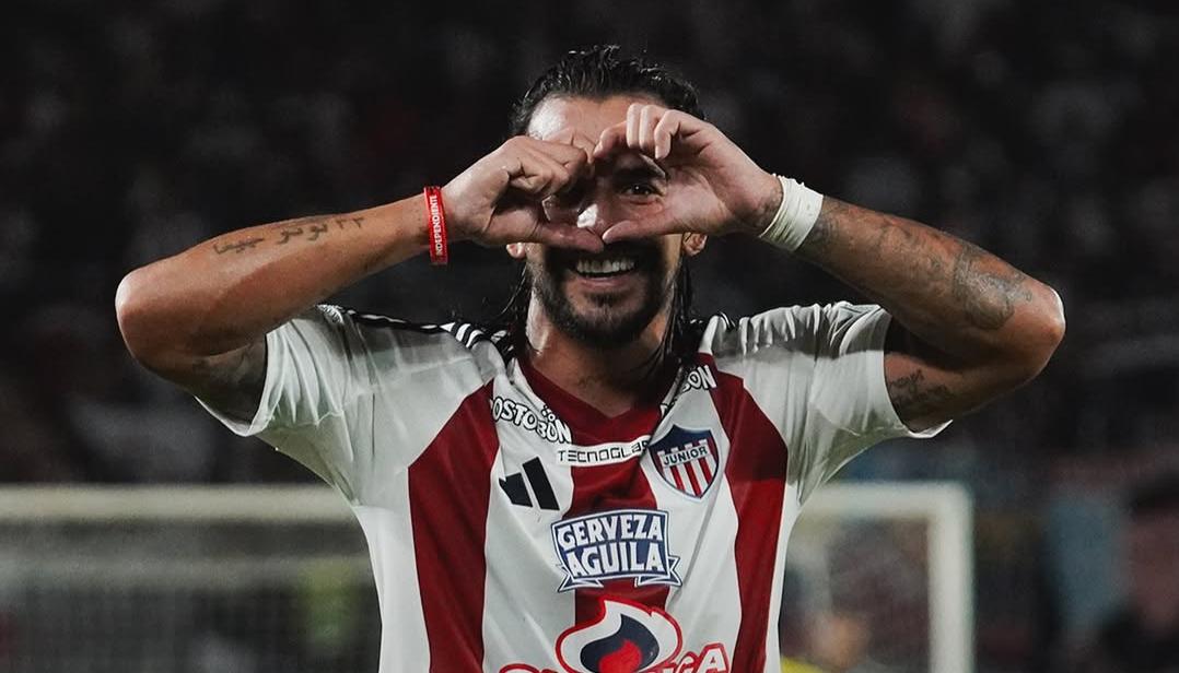 Javier Báez penal Junior