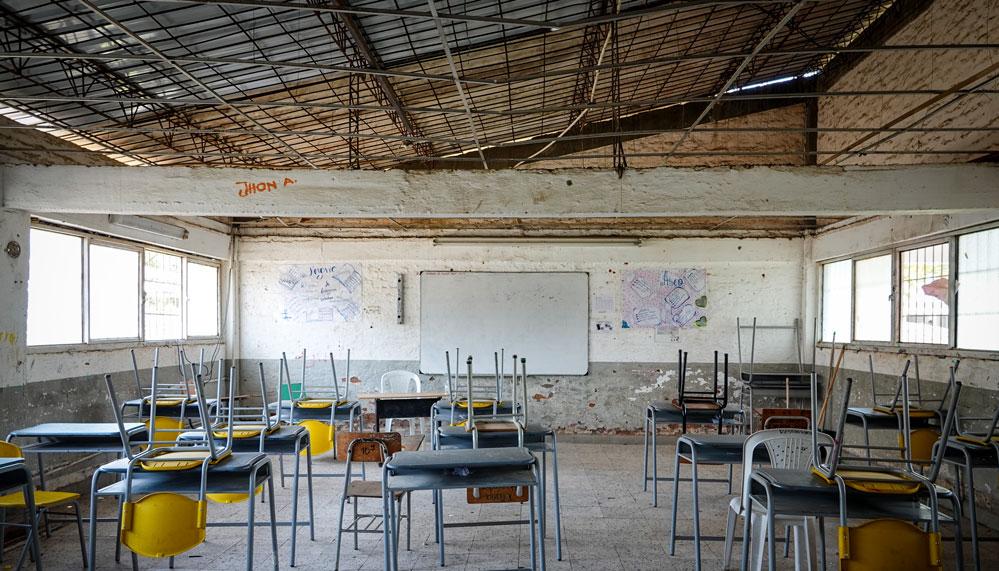 Escuela en Colombia atrapada en fuego cruzado por conflicto armado