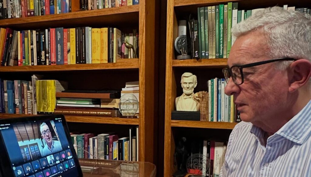 Álvaro Uribe absuelto