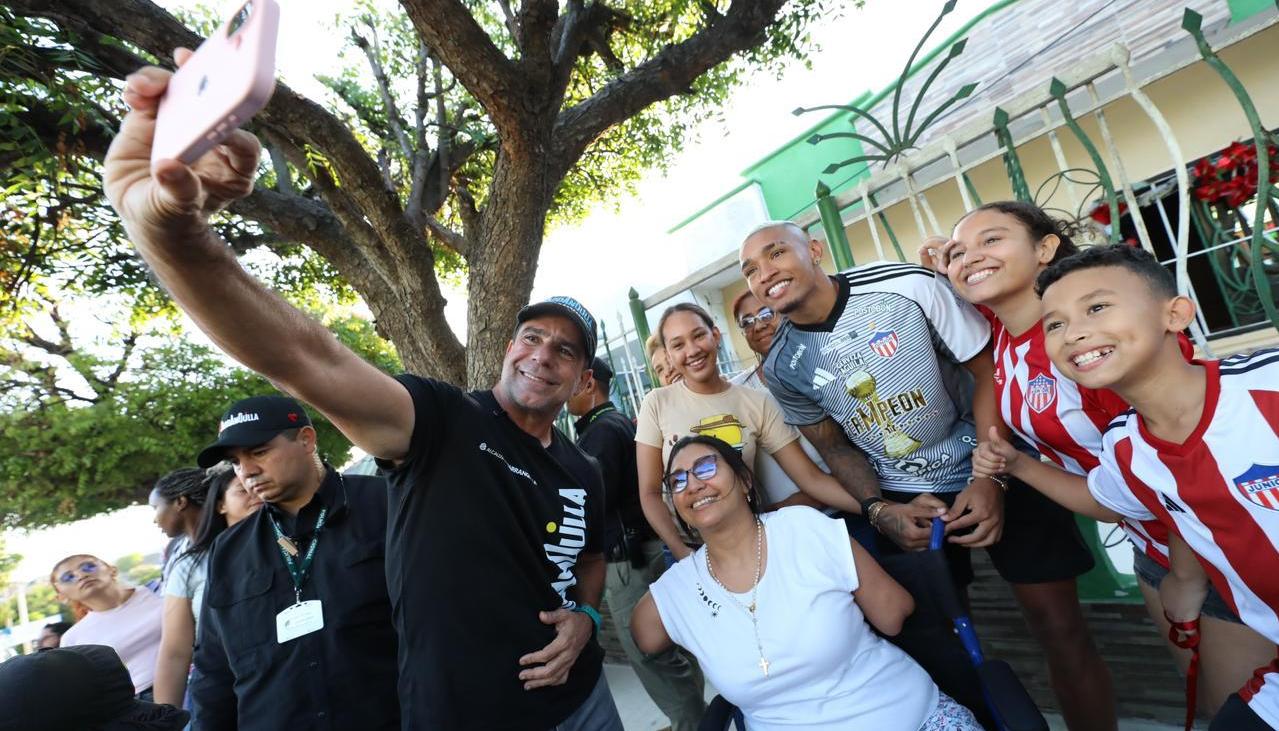 Alcalde Char entregó vías recuperadas y cancha de fútbol