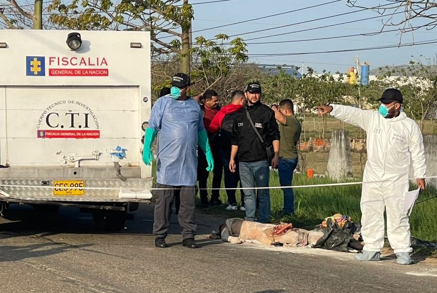 cuerpo sin cabeza en la vía a Juan Mina
