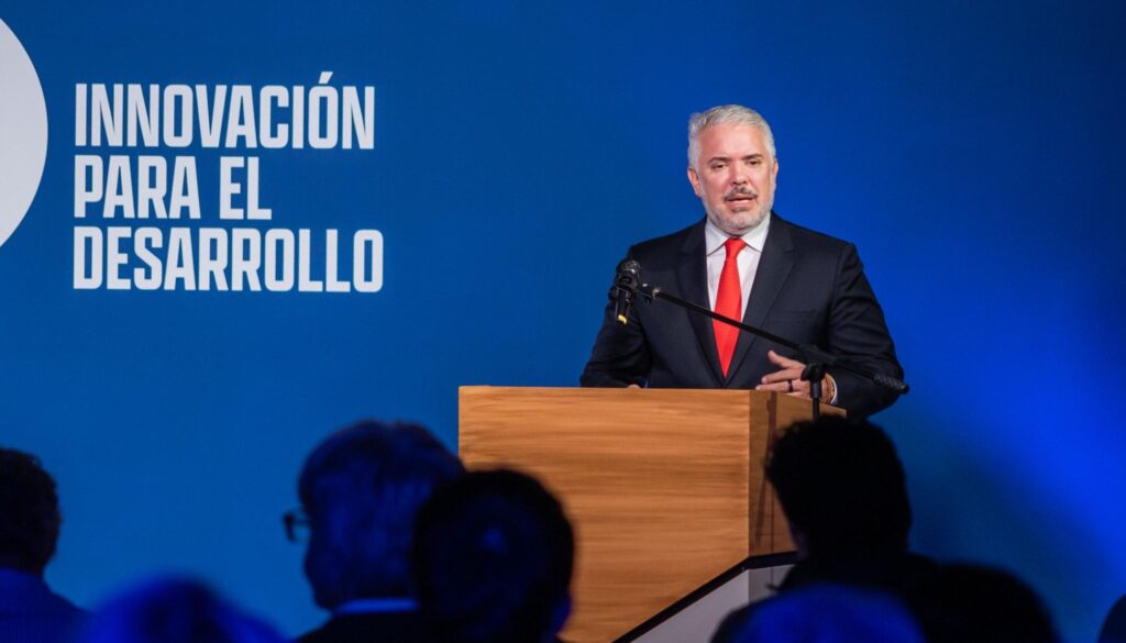 Iván Duque suspensión de Petro