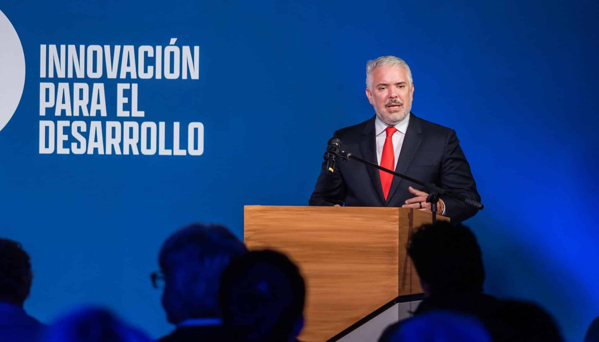 Iván Duque suspensión de Petro